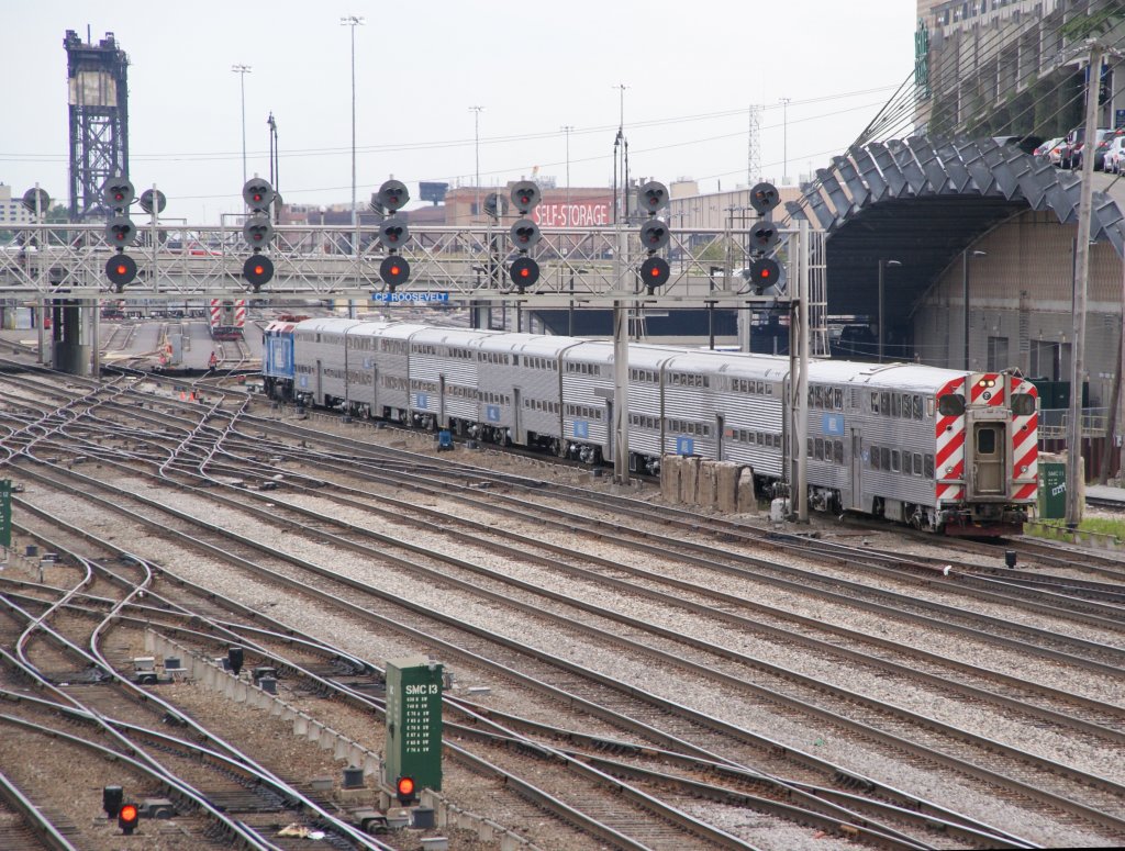 Das Gleisvorfeld der Union Station Chicago/IL mit einfahrendem Zug der METRA am 14.6.2012.