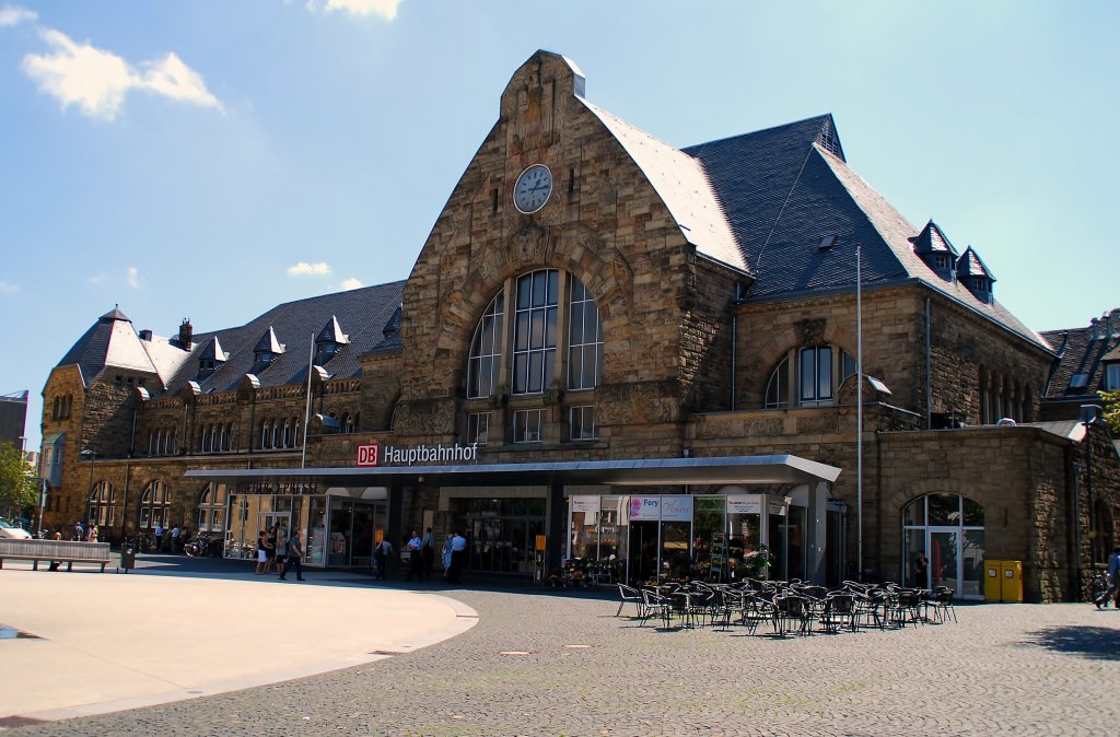 Das HauptBahnhof von Aachen am sonnigen 21. 08 2010.