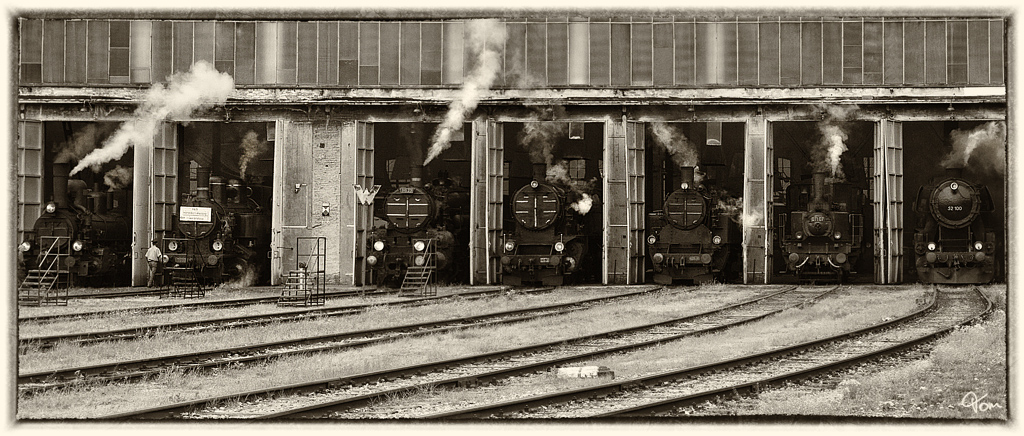 Das Heizhaus - 17c372,  30.33, 310.23, 109.13, 629.01, DTI 1.07 und die 52.100  bei der Lokparade im Eisenbahnmuseum in Strasshof. 175 Jahre Eisenbahn in sterreich.
22.4.2012
