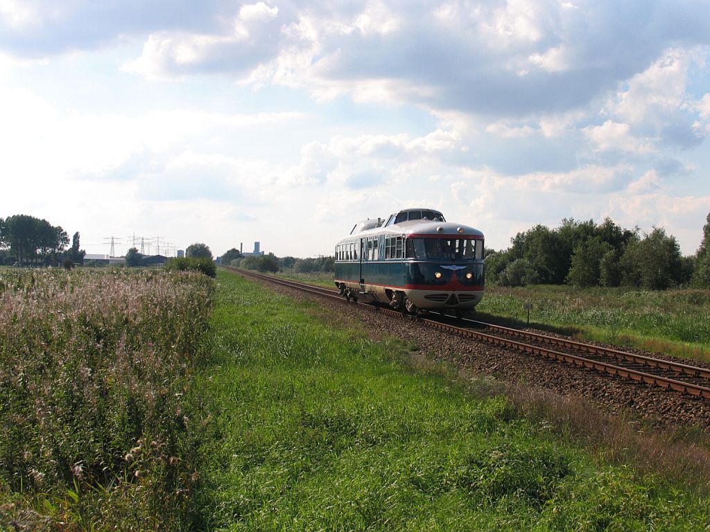 Das Kamel (NS 20) whrend eine Sonderfahrt Leeuwarden-Groningen bei Tytsjerk am 5-9-2010.