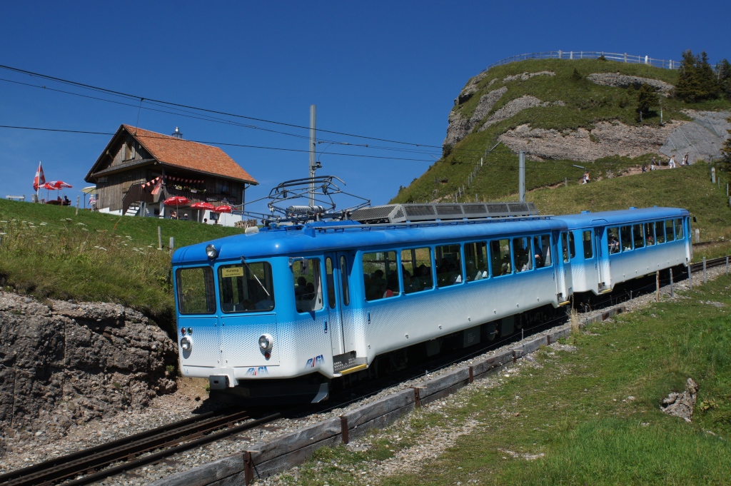Das letzte Bild meiner Rigibahn-Serie zeigt den Bhe 2/4 14 und gemeinsam mit dem Bt 24 zwischen Rigi Kulm und Rigi Staffel.