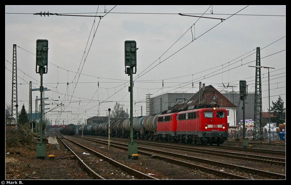 Das letzte Existierende Foto (auf regulrer Fahrt und nicht schon Kaputt) von 140 788 und 140 816 bei Karlsruhe West. Ruhet in Frieden ihr stolzen Loks... Aufgenommen am 15.03.10.