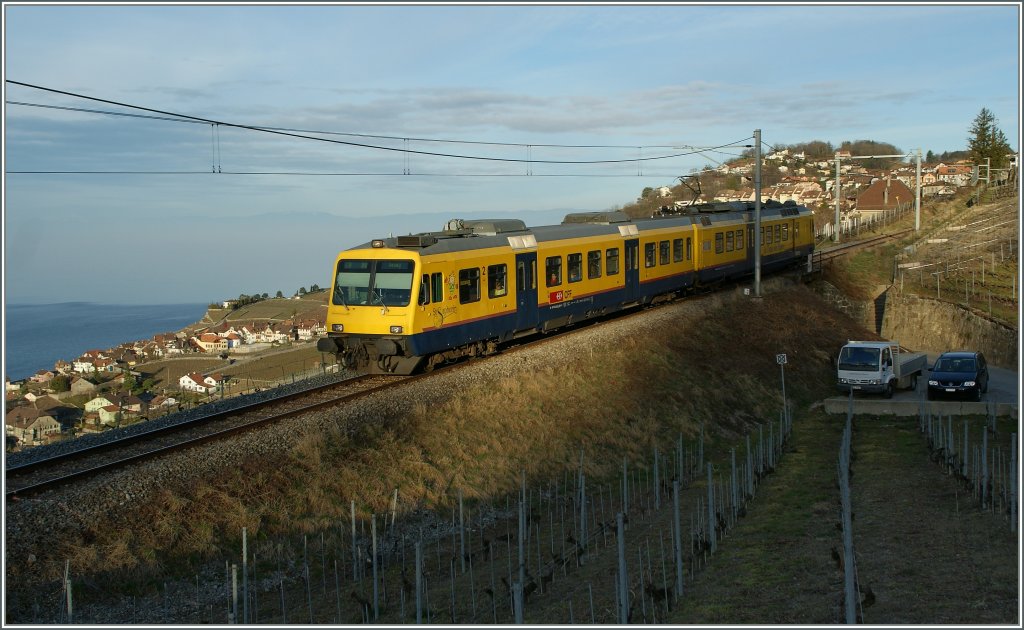 Das  Licht und Schattenspiel  mit hauchdnnem Vorsprung gewonnen: Der  Trains des Vignes  blinzelt in die ersten Sonnenstrahlen.
Chexbres, den 14.03 2011