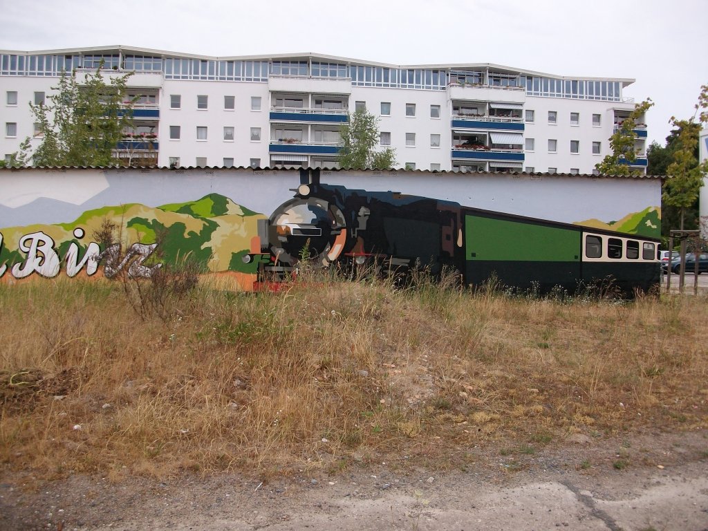 Das man auch etwas Besonders an eine Wand malen kann zeigt das Motiv an einem Garagenkomplex in Binz.