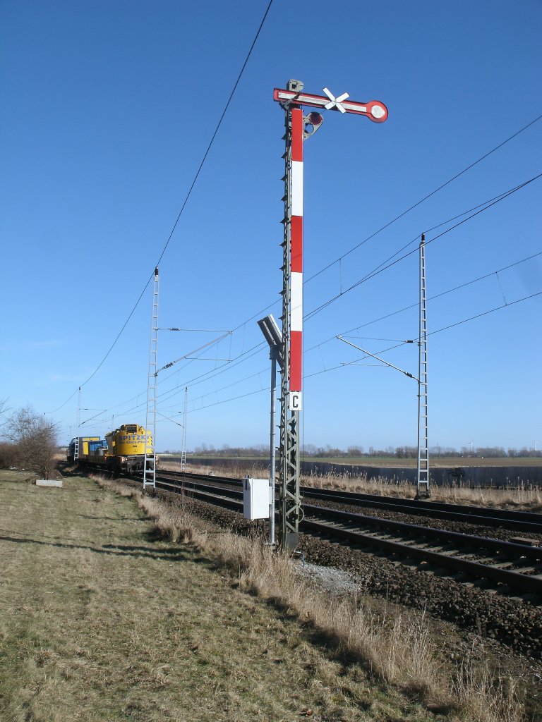 Das momentan ausgeschaltete Blocksignal  C  von Rambin am 03.Mrz 2013.