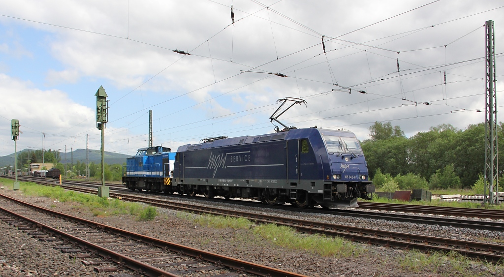 Das nchste Highlight auf der NSS: 185 642-6 mit 203 128-4 (V100-SP-008) in Fahrtrichtung Sden. Aufgenommen am 12.05.2012 in Eschwege West.