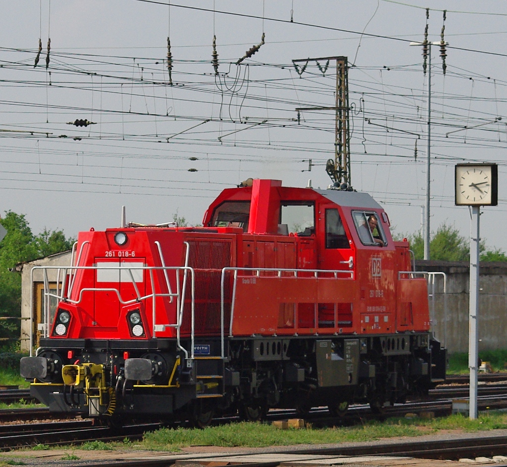 Das neue Gesicht im Rangierdienst in Grokorbetha: 261 018-6. Aufgenommen am 28.04.2011.