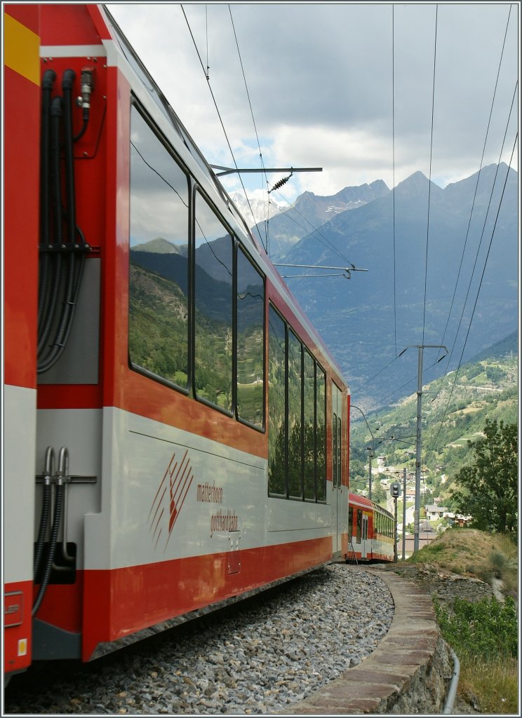 Das  normale Bahnbild  mit dem Zug von Vorne und im richtigen Winkel habe ich schon gezeigt, doch dieses etwas andere Bild mchte ich der BB.de Gemeinde nicht vorenthalten...
Bei Stalden, den 22. Juli 2012