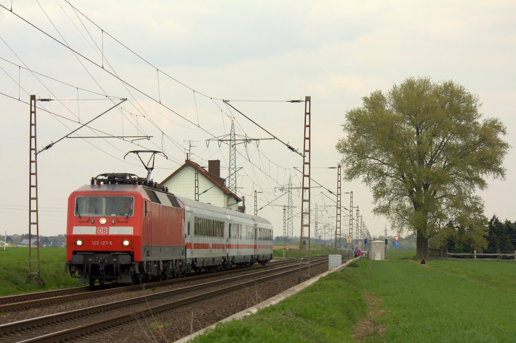 Das Objekt der Begierde. Die Niederlndische Knigin. Am 15.04.2011 sollte die Niederlndische Knigin Beatrix von Essen nach Herzogenrath fahren. Hier in Herrath.