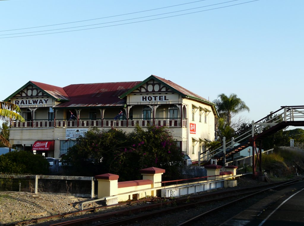 Das Railway Hotel in Gympie zeugt am 1.7.2009 noch von besseren Zeiten der Bahn in Australien. Hier fahren heute nur noch Museumszge.