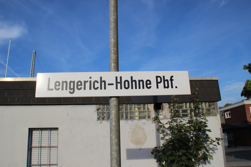 Das Schild des Bahnhofes Lengerich-Hohne Pbf. am 30.09.2012