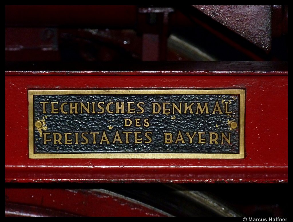 Das Schild  Technisches Denkmal des Freistaates Bayern  trgt die 41 018.
Aufnahmedatum: 1. Mai 2010