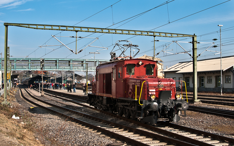 Das Seetalkrokodil De 6/6 15301 am 12. Februar 2011 beim Rangieren im Bahnhof Konstanz.