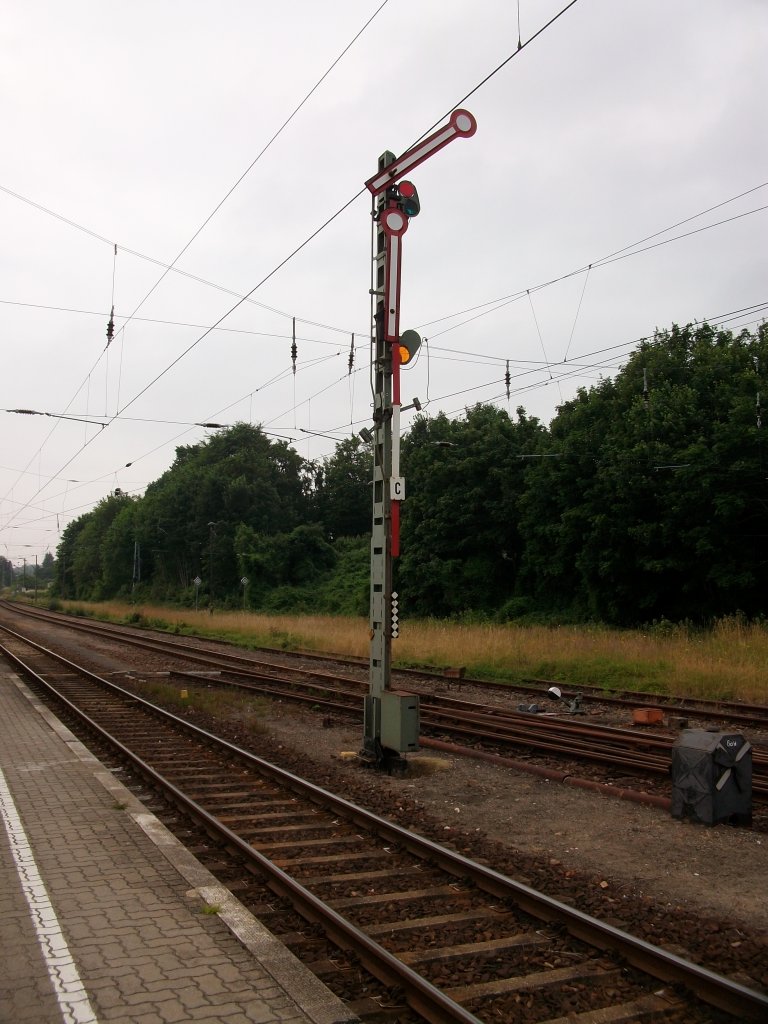 Das sieht wohl jeder Lokfhrer gerne.Ausfahrsignal C in Sassnitz in Fahrtstellung.