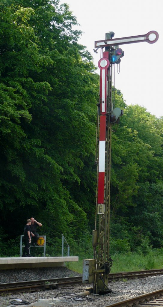 Das Signal ist bald Geschichte: das neue Ks-Signal steht schon...6. 6. 2010 in Witterschlick.