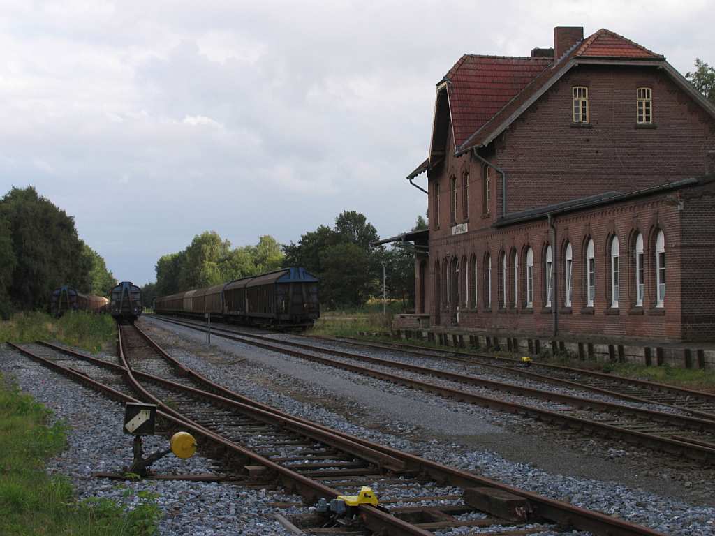 Das stillgelegte Bahnhof Laarwald an die Gterstrecke Bentheim-Coevorden(NL) am 18-9-2012. Frher war dieses Bahnhof ein wichtiges Grenzbahnhof.