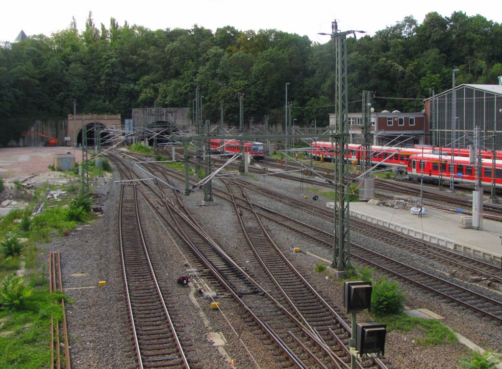 Das sdliche Gleisvorfeld mit den Nordportalen vom  Tunnel Mainz Hauptbahnhof  und  Neuer Mainzer Tunnel  in Mainz Hbf; 30.06.2011