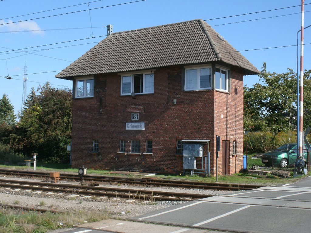 Das S�dliche Stellwerk Gst von Grimmen,am 03.Oktober 2012,an der Ausfahrt Richtung Neubrandenburg.