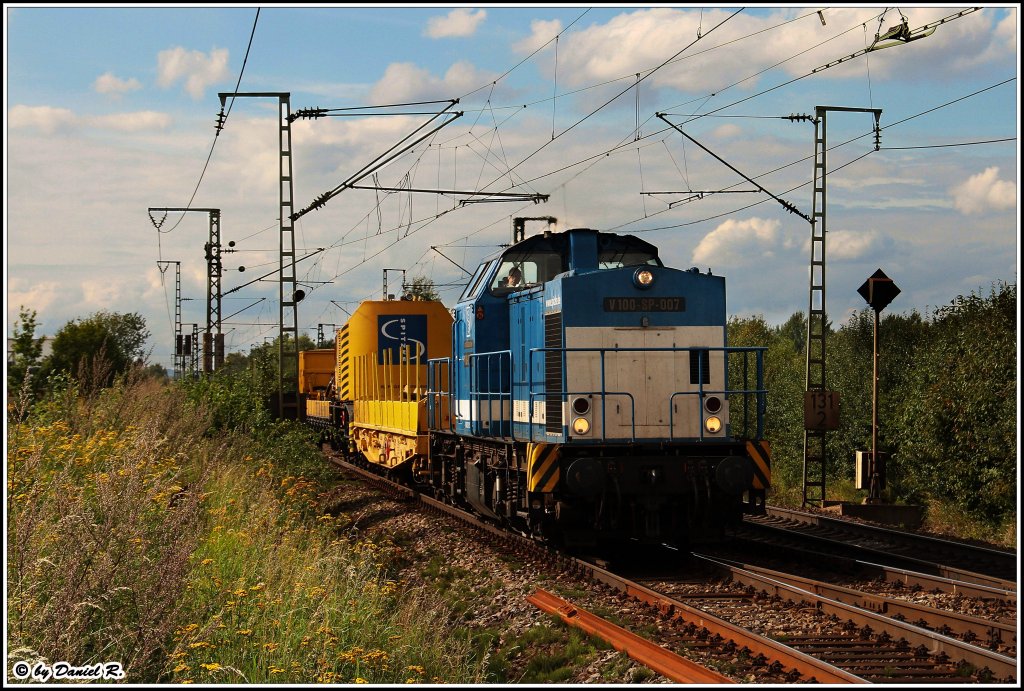 Das  Tageshighlight  unseres kleinen Ausflugs bestand aus  James Bond  V100-SP-007 und einem Baukran. Diese Fuhre begnete mir und Dominik bei Obertraubling. (10.08.2011) Ein Gru geht in diesem Sinne an Dominik, mit ich ein paar Lustige Stndchen verleben durfte ;D 