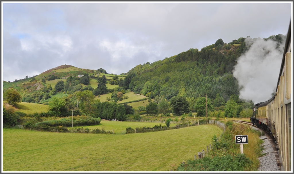 Das Tal des River Dee verluft in ost/westlicher Richtung durch die liebliche Hgellandschaft von Nordwales. (16.08.2011)