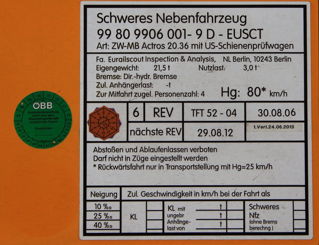 Das Typenschild des Rail Inspection Truck RIT11, ein Zweiwege-Schienenprffahrzeug der Firma Eurailscout aus Berlin am 05.08.2012 in Aachen West.