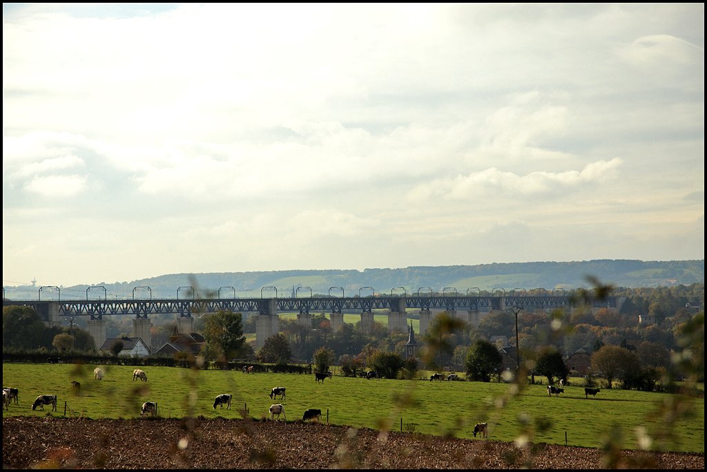 Das  Wahrzeichen  der Montzenroute ist die Brcke von Moresnet... (22.10.2009)