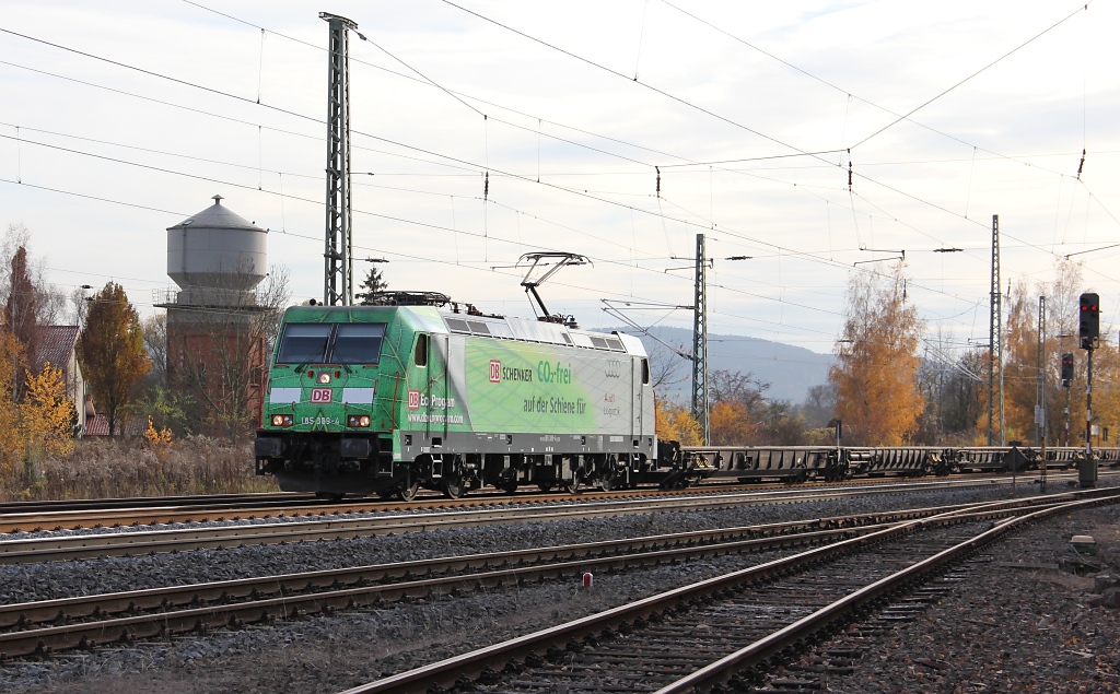 Das war Premiere! Zumindest, dass ich sie (und noch dazu mal nicht bei einer Veranstaltung abgestellt) erwischt hab: 185 389-4 war am 03.11.2011 mit einem Containerzug in Richtung Norden auf der NSS unterwegs und kam somit auch durch Eschwege West.