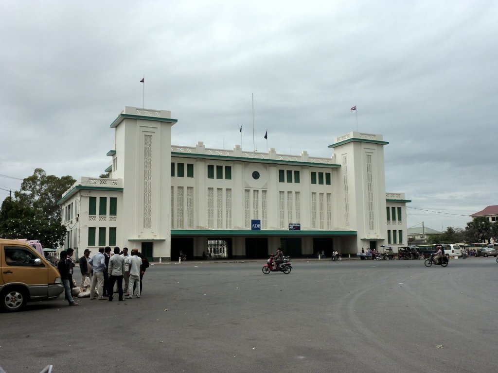 Das zur Zeit ungenutzte Bahnhofsgebude von Phnom Penh am 06.01.2013