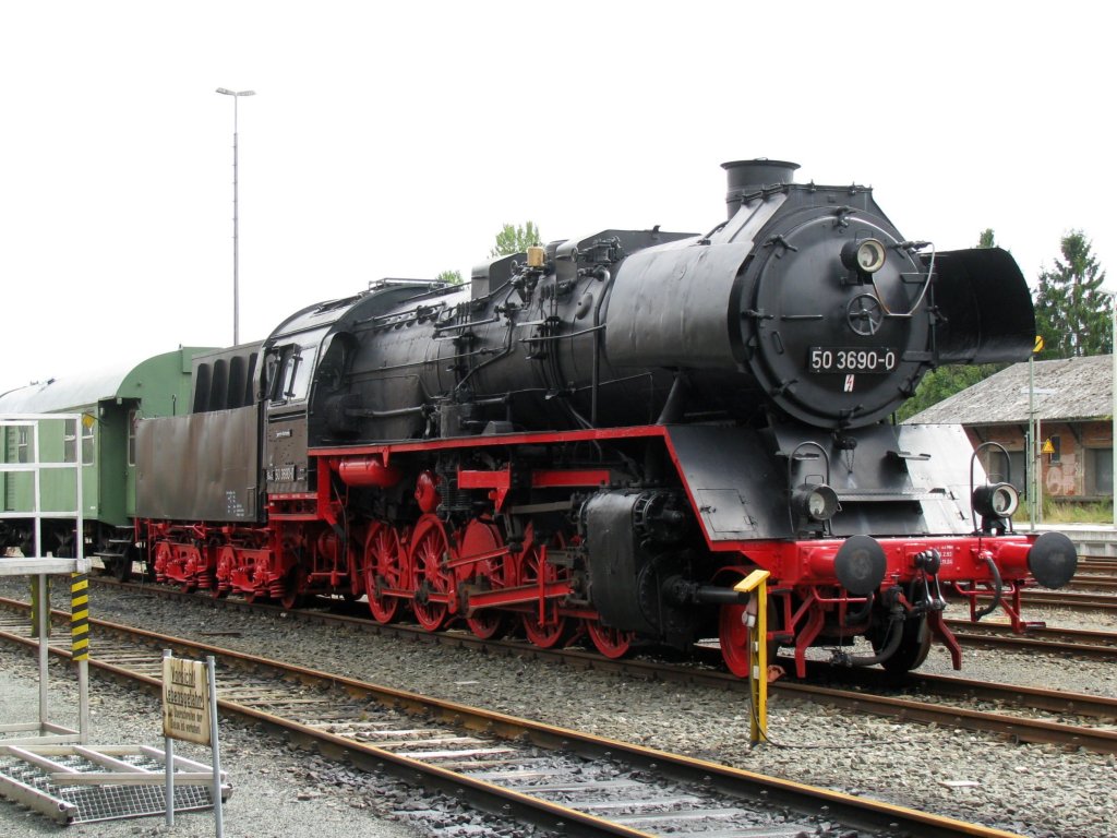 Dasmpflokomotive 50 3690-0 der  DR  im Deutschen Dampflokomotiv-Museum (DDM) Neuenmarkt-Wirsberg [14.08.2011]