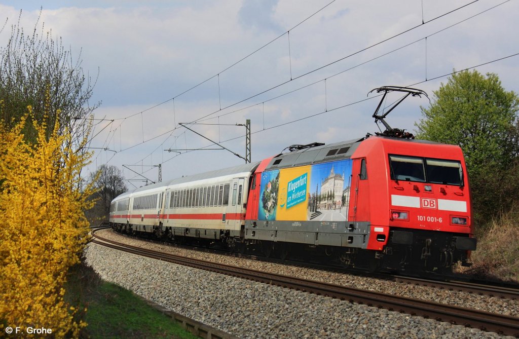 DB 101 001-6 mit Werbung   Klagenfurt am Wrthersee   schiebt EC 114 Klagenfurt - Dortmund, KBS 950 Mnchen - Kufstein, fotografiert in Weiching am 17.04.2012