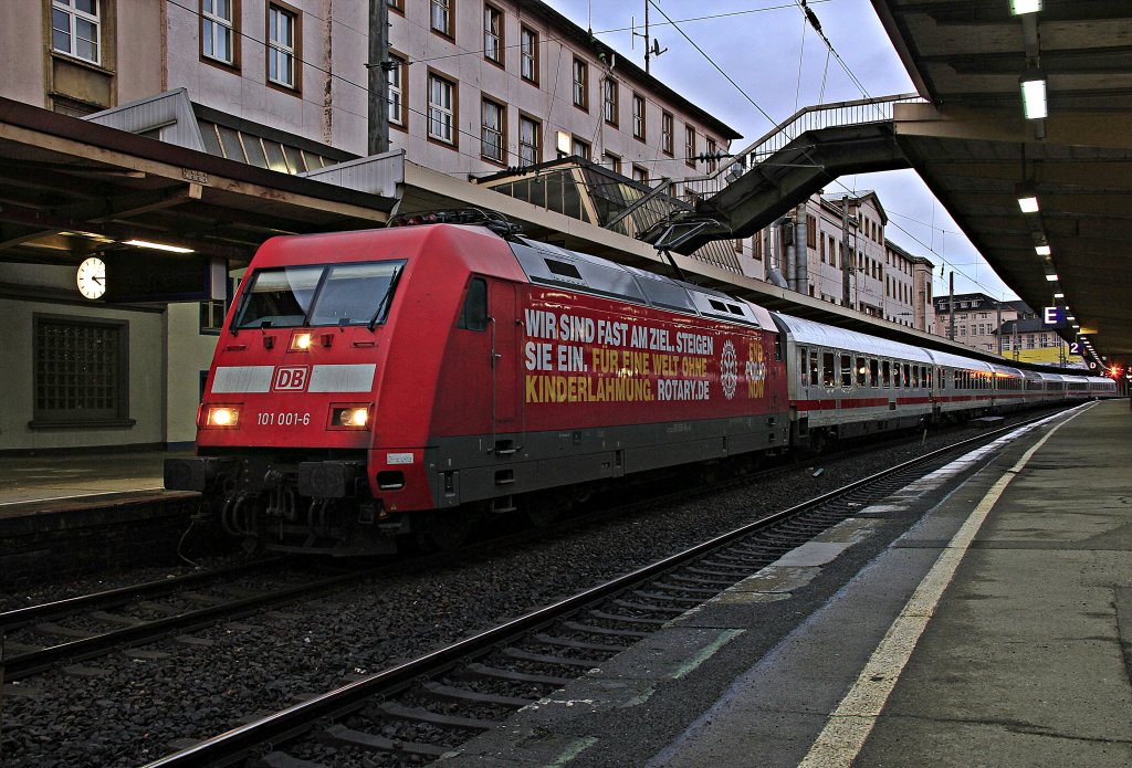 DB 101 001-6  Rotary  mit IC2048 in Wuppertal Hbf, Dezember 2012.