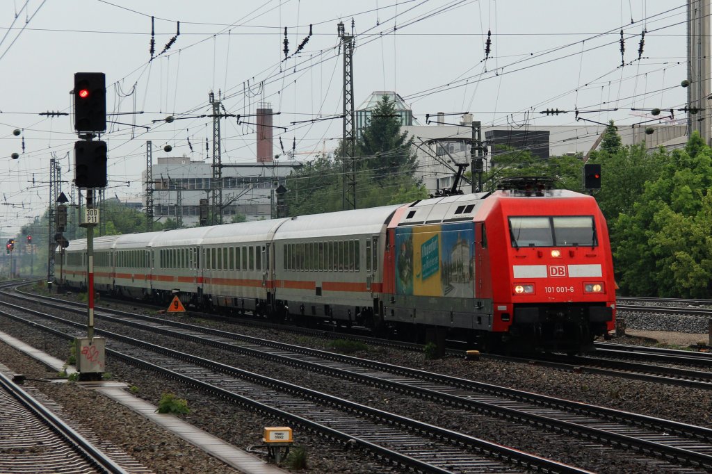 DB 101 001-6 unterwegs mit dem EC 215 nach Klagenfurt am Heimeranplatz.
