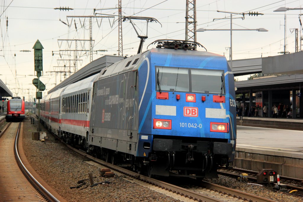 DB 101 042-0  Eco Phant  mit IC in Essen Hbf, September 2012.