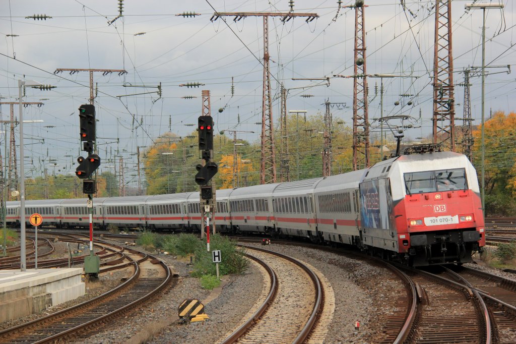 DB 101 070-1  Adler Mannheim  mit IC in Essen Hbf, November 2012.