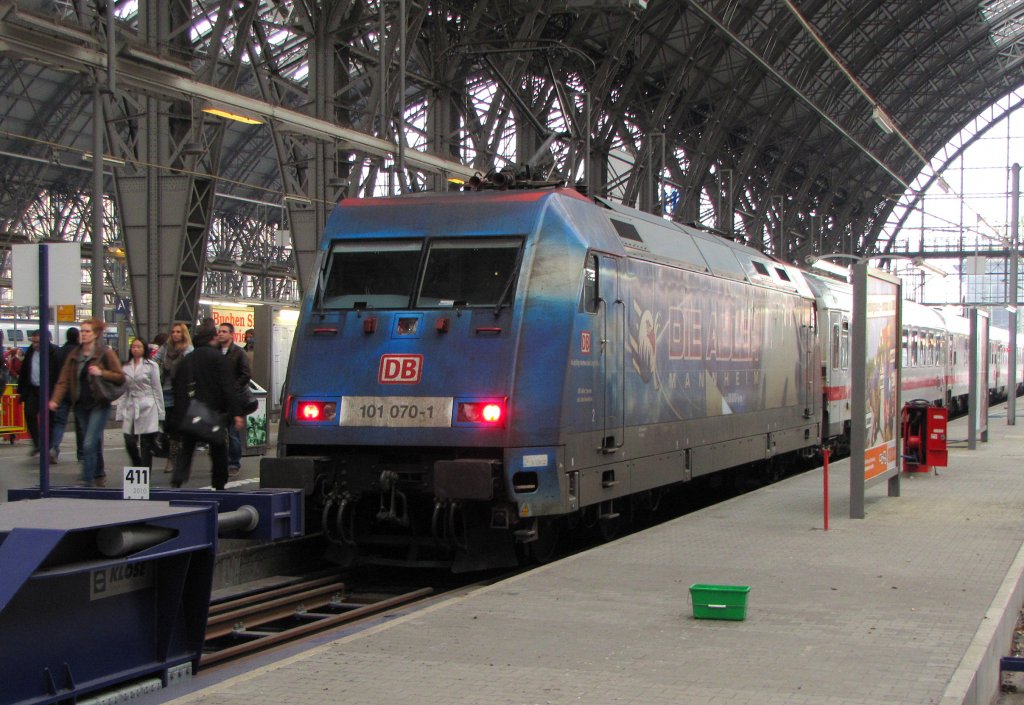 DB 101 070-1 mit dem IC 2274 von Karlsruhe Hbf nach Kassel-Wilhelmshhe, am 04.04.2012 in Frankfurt (M) Hbf.
