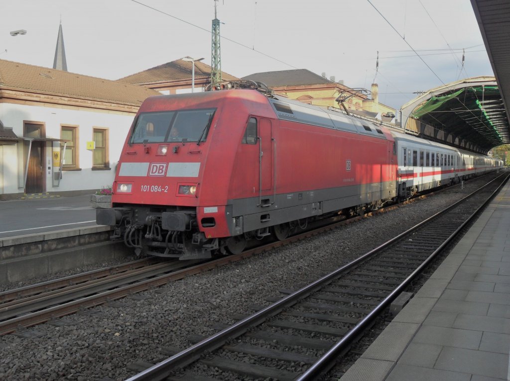 DB 101 084-2 am 22.10.10 im Bonner Hbf