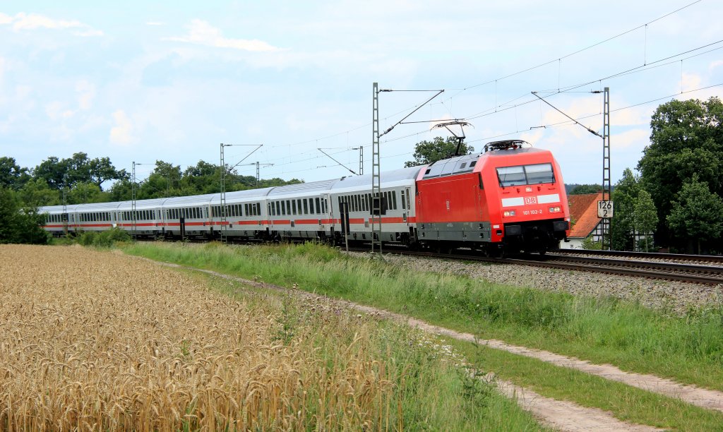DB 101 102-2 mit IC in Vehrte, August 2012.