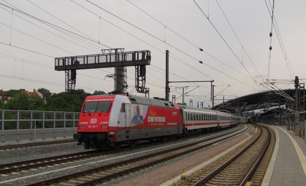 DB 101 109-7 mit dem IC 2158 von Dresden Hbf nach Frankfurt (M) Flughafen Fernbf, am 31.08.2012 in Erfurt Hbf.