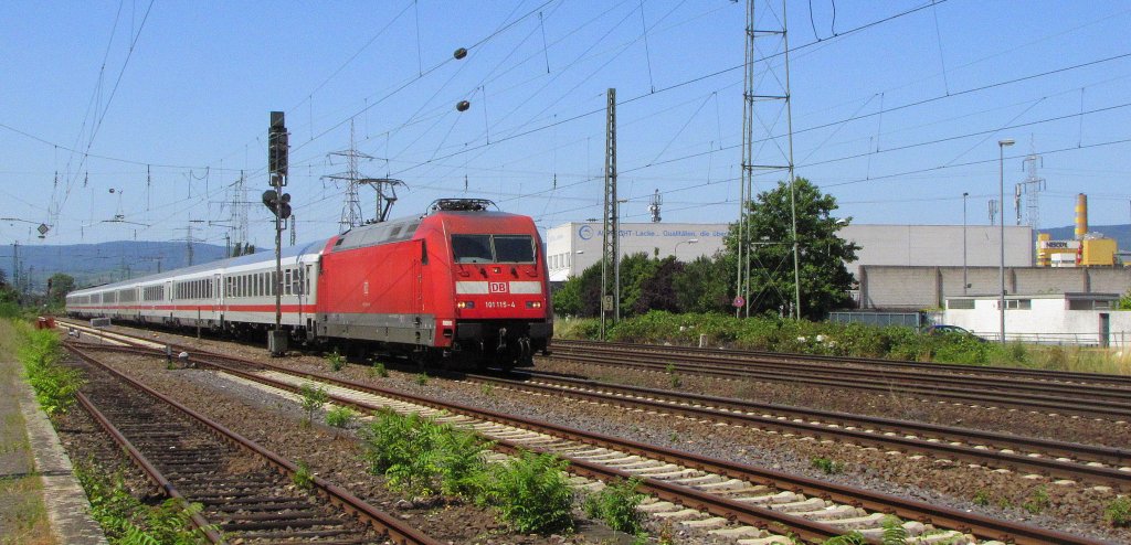 DB 101 115-4 mit dem IC 2023 von Hamburg-Altona nach Frankfurt (M) Hbf, in Mainz-Mombach; 16.07.2010