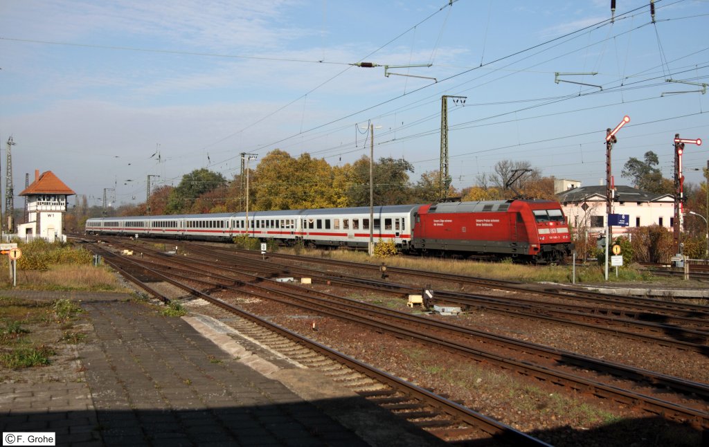 DB 101 140-2 schiebt IC 2038 Leipzig - Oldenburg, KBS 340 Magdeburg - Halle - Leipzig, fotografiert bei der Ausfahrt Bahnhof Kthen am 29.10.2011