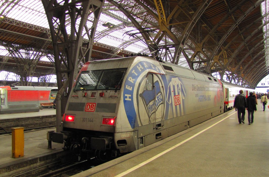 DB 101 144  Hertha BSC  mit dem IC 2038 nach Oldenburg (Oldb) in Leipzig Hbf; 02.01.2012