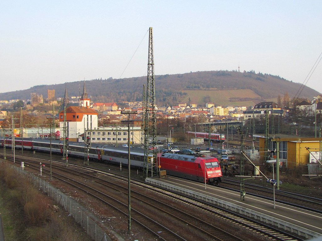 DB 101 xxx mit dem EC 6 von Chur nach Hamburg-Altona, bei der Durchfahrt in Bingen (Rhein) Hbf; 23.03.2010