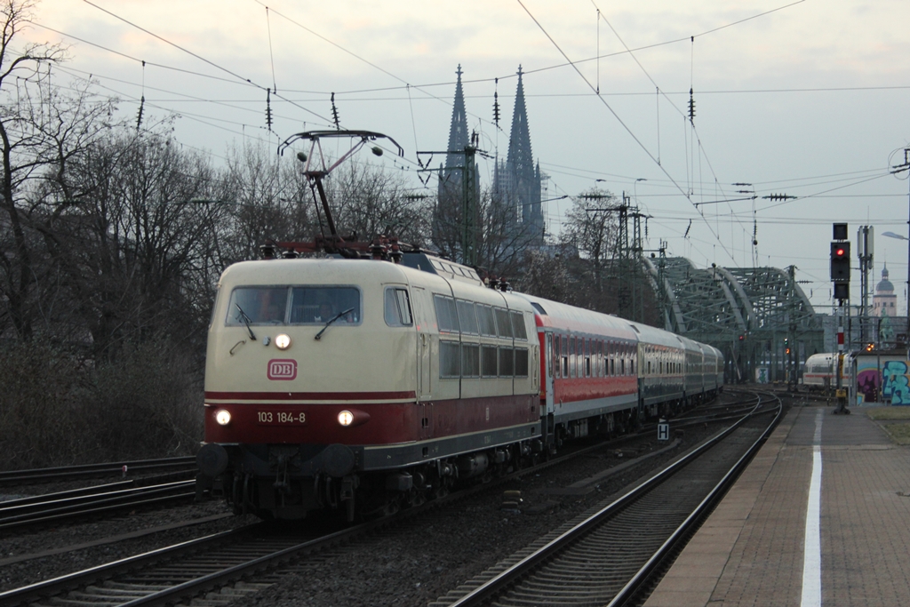 DB 103 184-8 mit dem IC1900 in Kln Deutz am 3.2.2012 