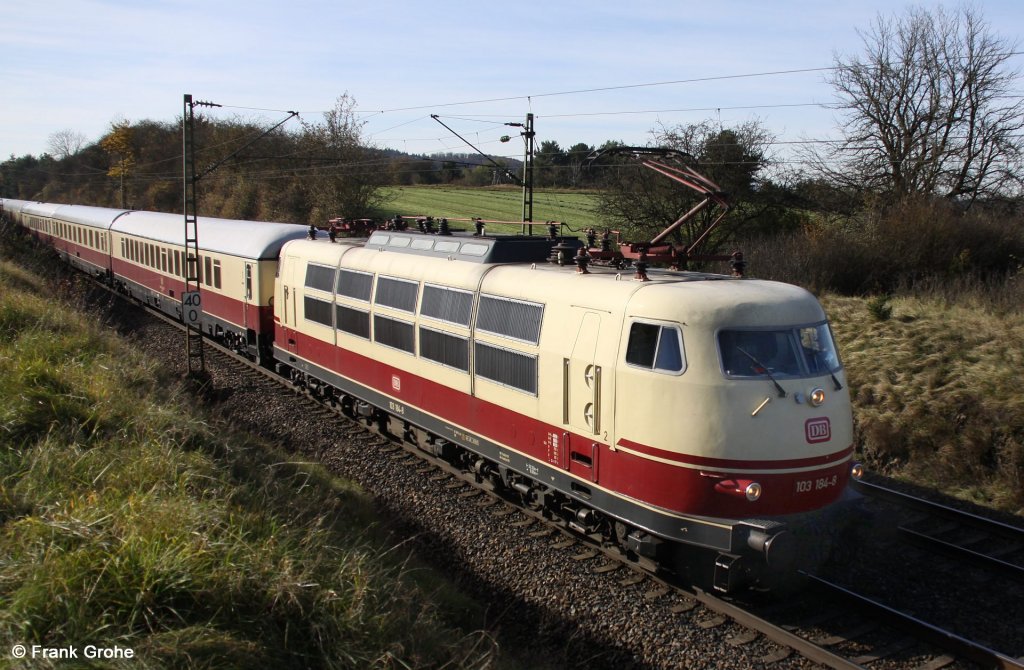 DB 103 184-8 mit TEE auf Leerfahrt vom DB-Museum Nrnberg nach Passau, KBS 880 Nrnberg - Passau, fotografiert bei Parsberg am 29.10.2010 