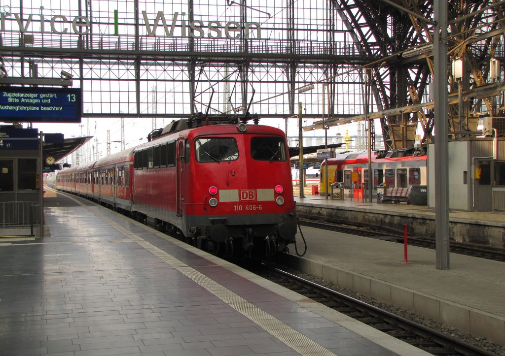 DB 110 406-6 mit dem Leerpark des RE 15005 aus Treysa, am 04.04.2012 in Frankfurt (M) Hbf.