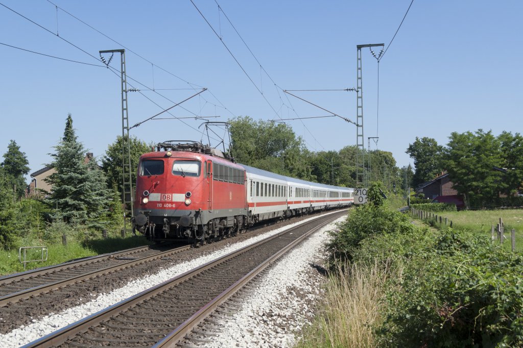 DB 110 406 fahrt bei Rheine am 21.07.2013 mit IC 2335 richtung Norddeich Mole ab.