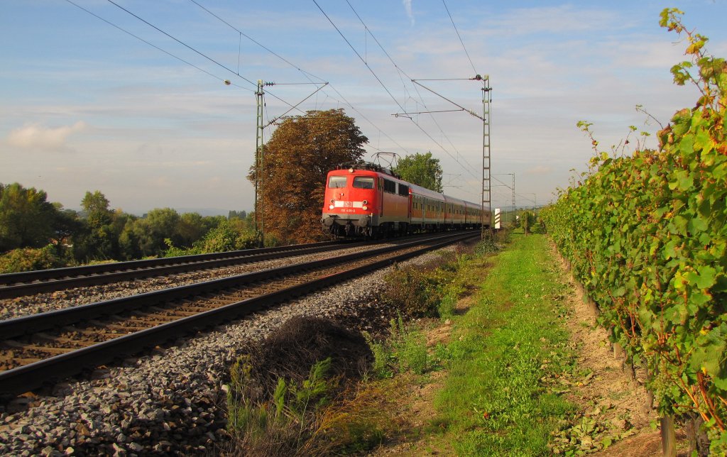 DB 110 409-0 mit der RB 15519 von Koblenz Hbf nach Wiesbaden Hbf, bei Erbach (Rheingau); 06.10.2010