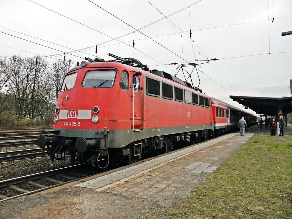 DB 110 435-5 als RB48 mit N-Wagen in Kln West am 12.3.2011