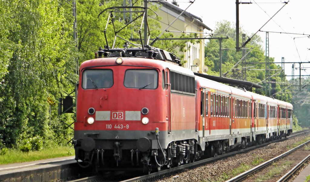 DB 110 443-9 mit 3x 628/928 in Bonn Oberkassel am 29.4.2011