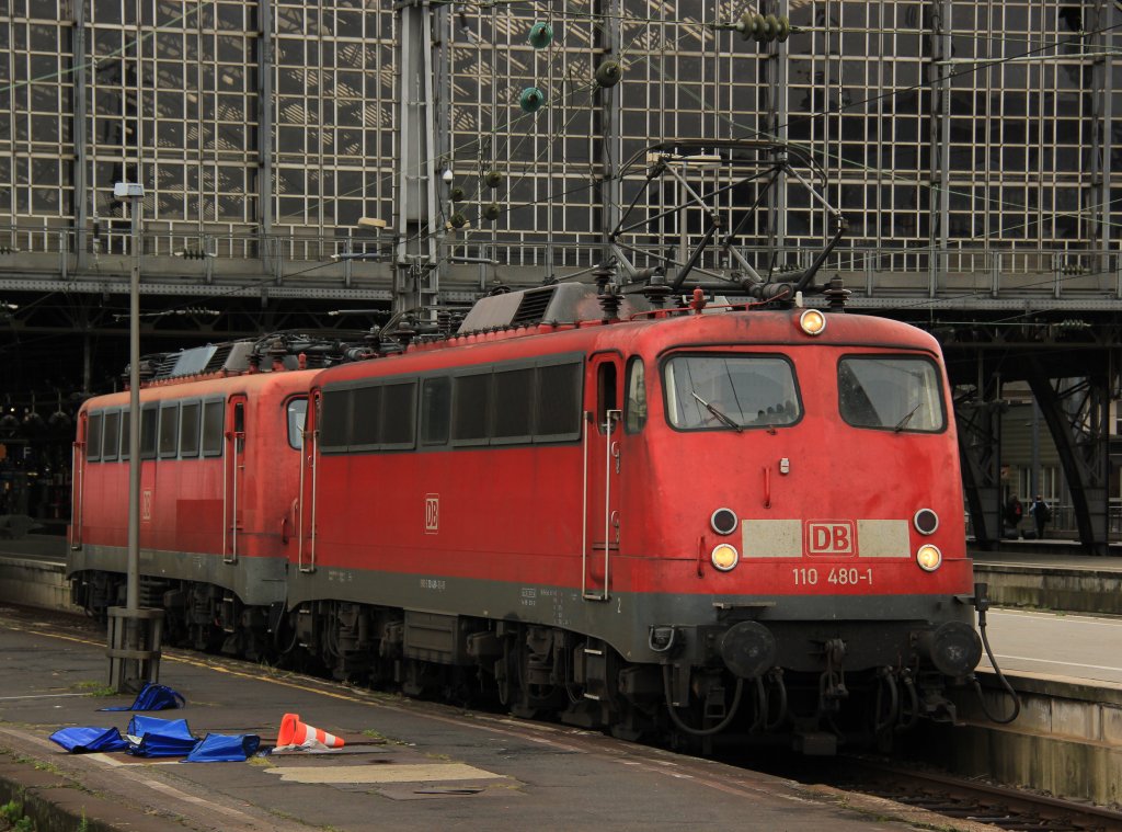 DB 110 480-1 & DB 115 261-0 in K�ln Hbf, August 2012.